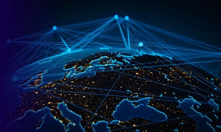 Illustration de la Terre avec des connexions réseau lumineuses.